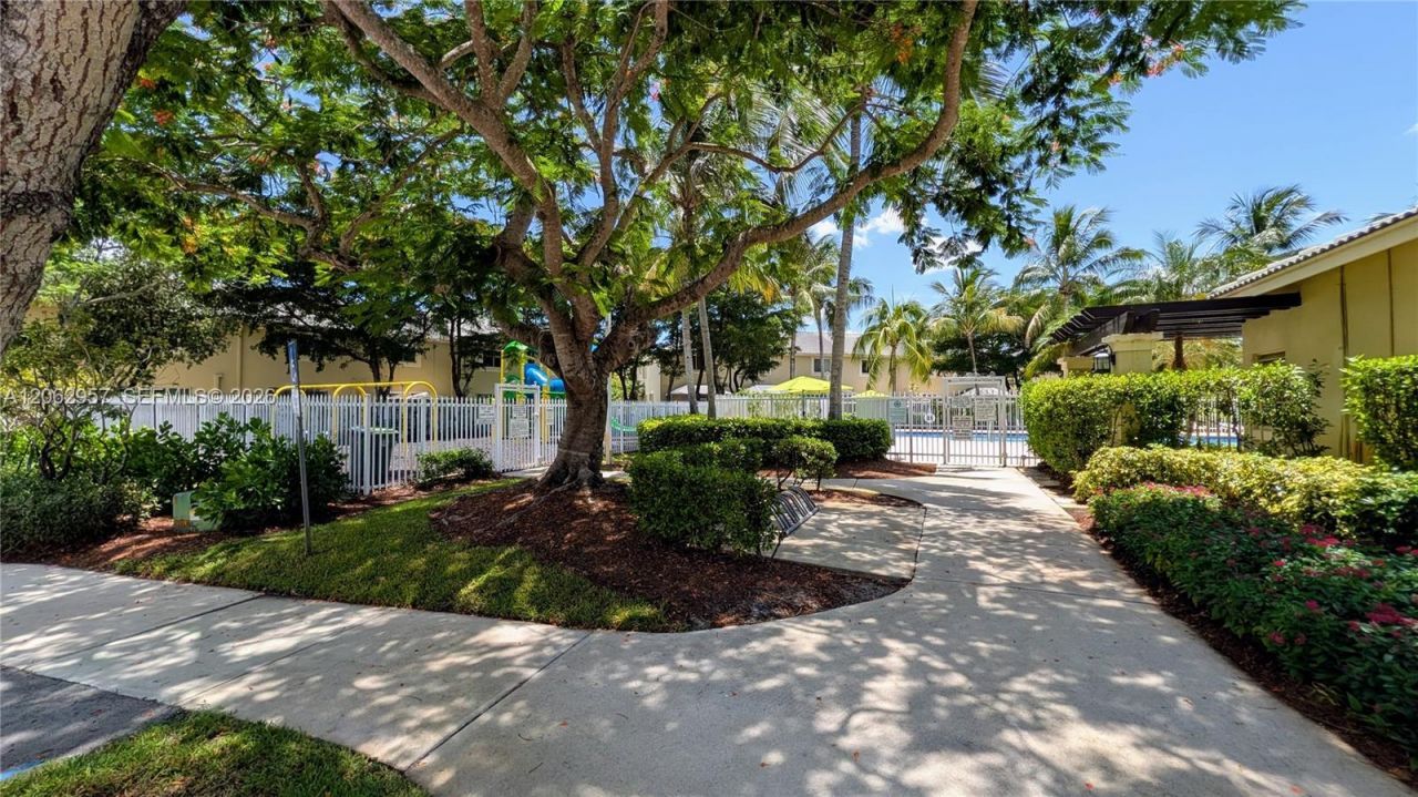 2231 N Cordoba Bnd, Weston, FL 33327 Photo