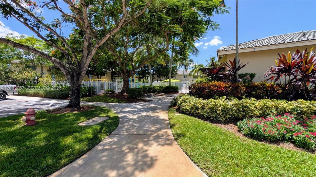 2231 N Cordoba Bnd, Weston, FL 33327 Photo