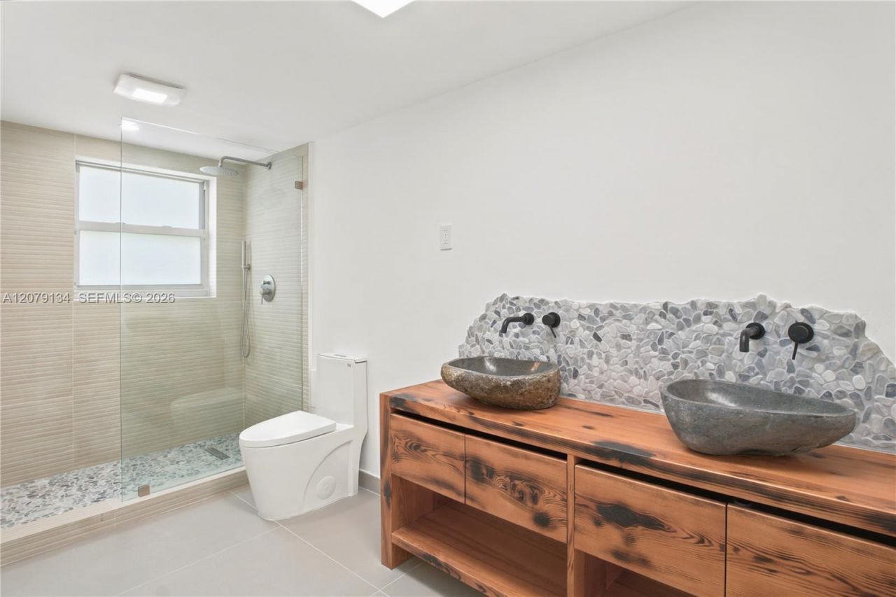 10180 W Bay Harbor Dr , Unit 3A, Bay Harbor Islands, FL 33154 Photo