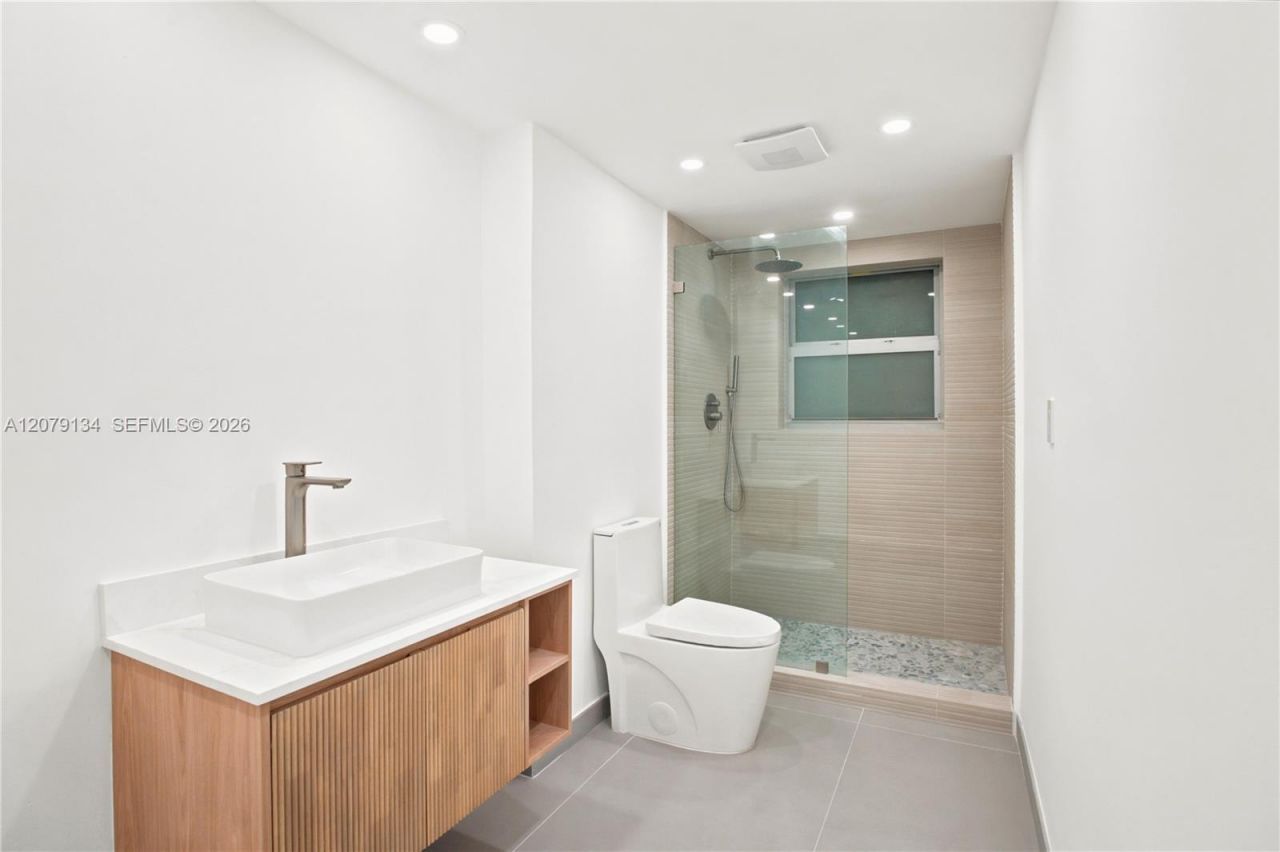 10180 W Bay Harbor Dr , Unit 3A, Bay Harbor Islands, FL 33154 Photo