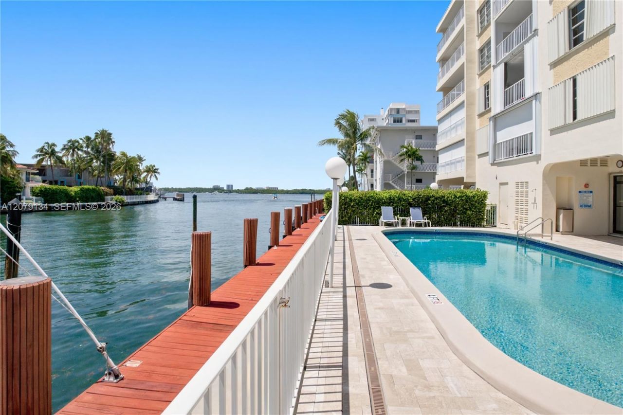 10180 W Bay Harbor Dr , Unit 3A, Bay Harbor Islands, FL 33154 Photo