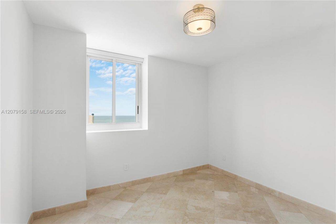4779 Collins Ave, Unit 2707, Miami Beach, FL 33140 Photo