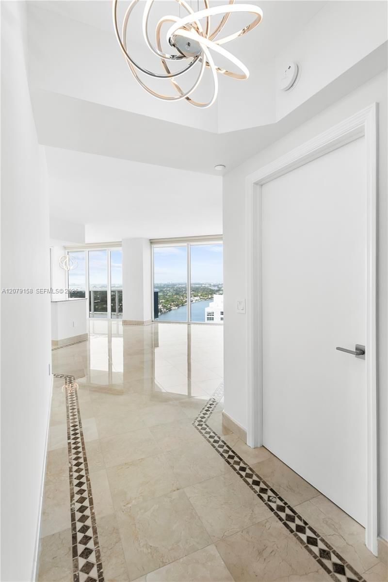 4779 Collins Ave, Unit 2707, Miami Beach, FL 33140 Photo