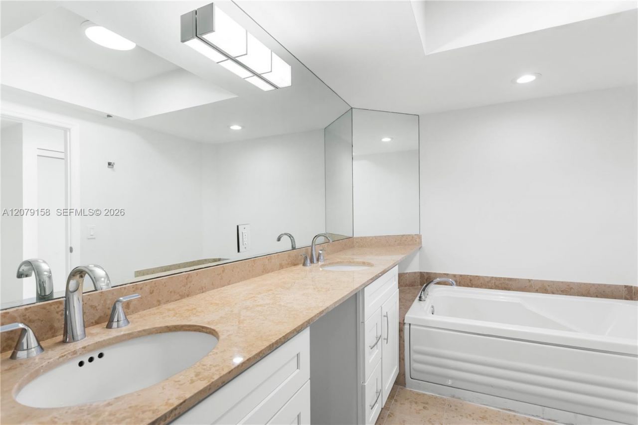 4779 Collins Ave, Unit 2707, Miami Beach, FL 33140 Photo