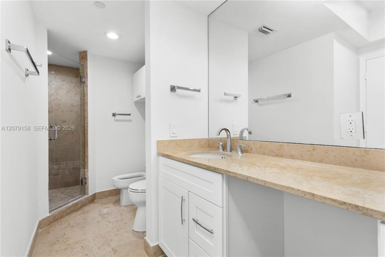 4779 Collins Ave, Unit 2707, Miami Beach, FL 33140 Photo