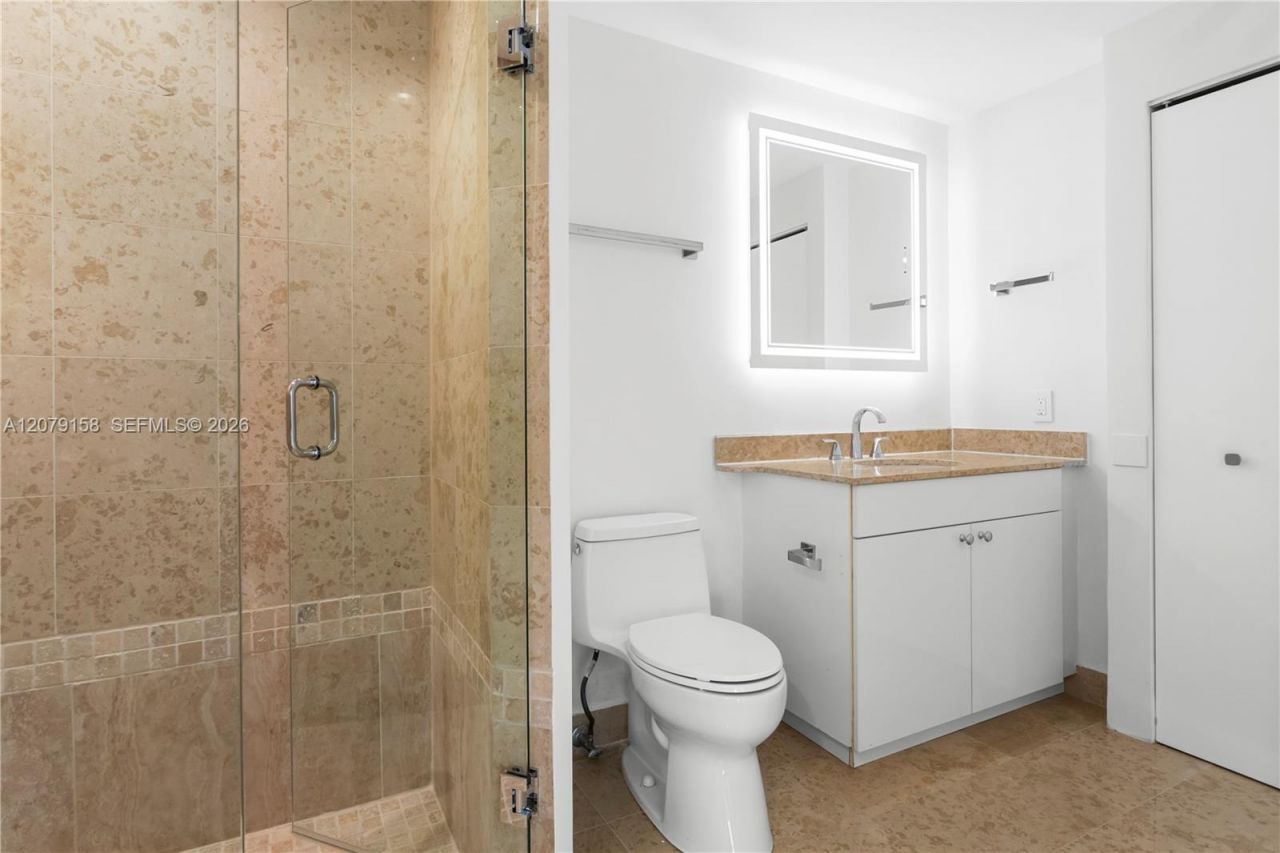4779 Collins Ave, Unit 2707, Miami Beach, FL 33140 Photo