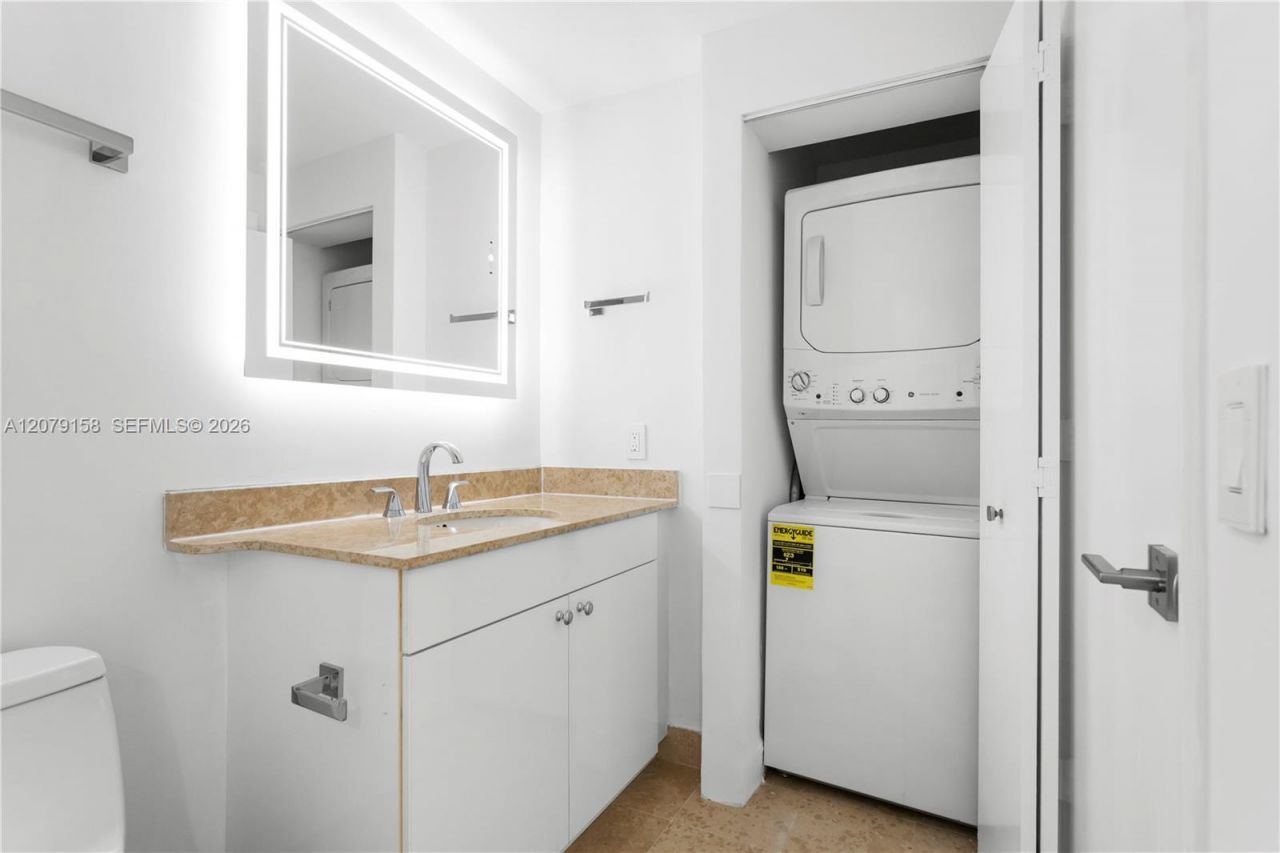 4779 Collins Ave, Unit 2707, Miami Beach, FL 33140 Photo