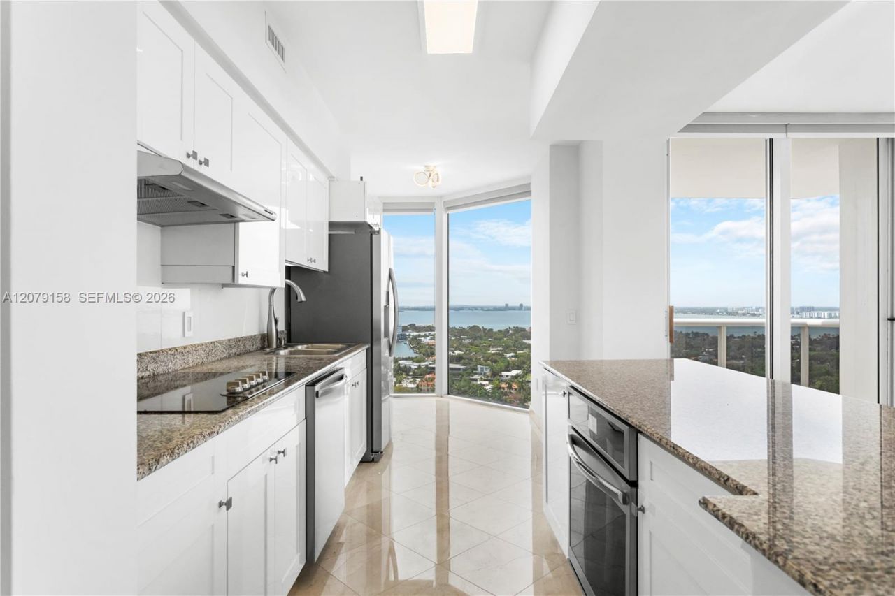4779 Collins Ave, Unit 2707, Miami Beach, FL 33140 Photo