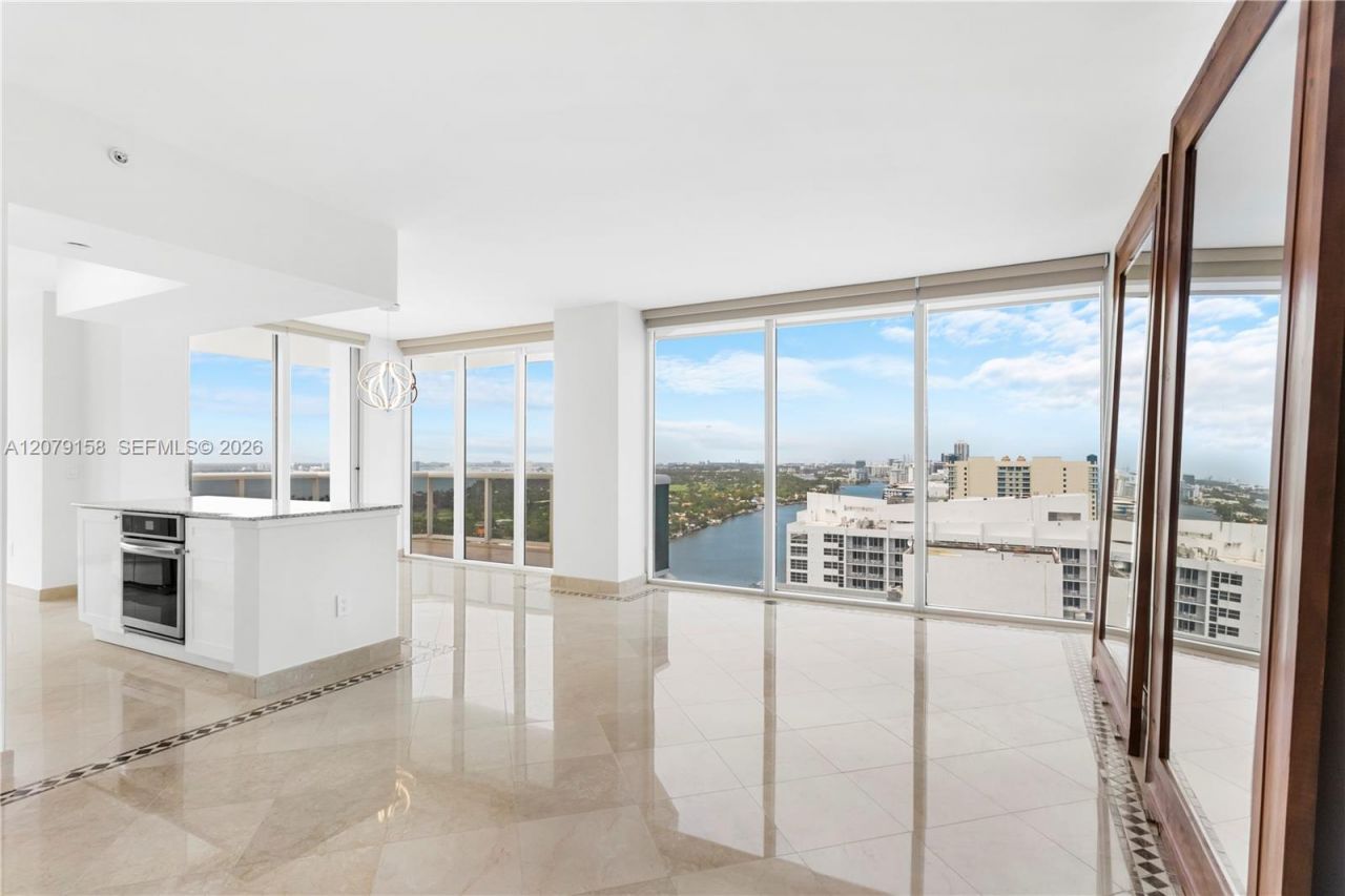 4779 Collins Ave, Unit 2707, Miami Beach, FL 33140 Photo