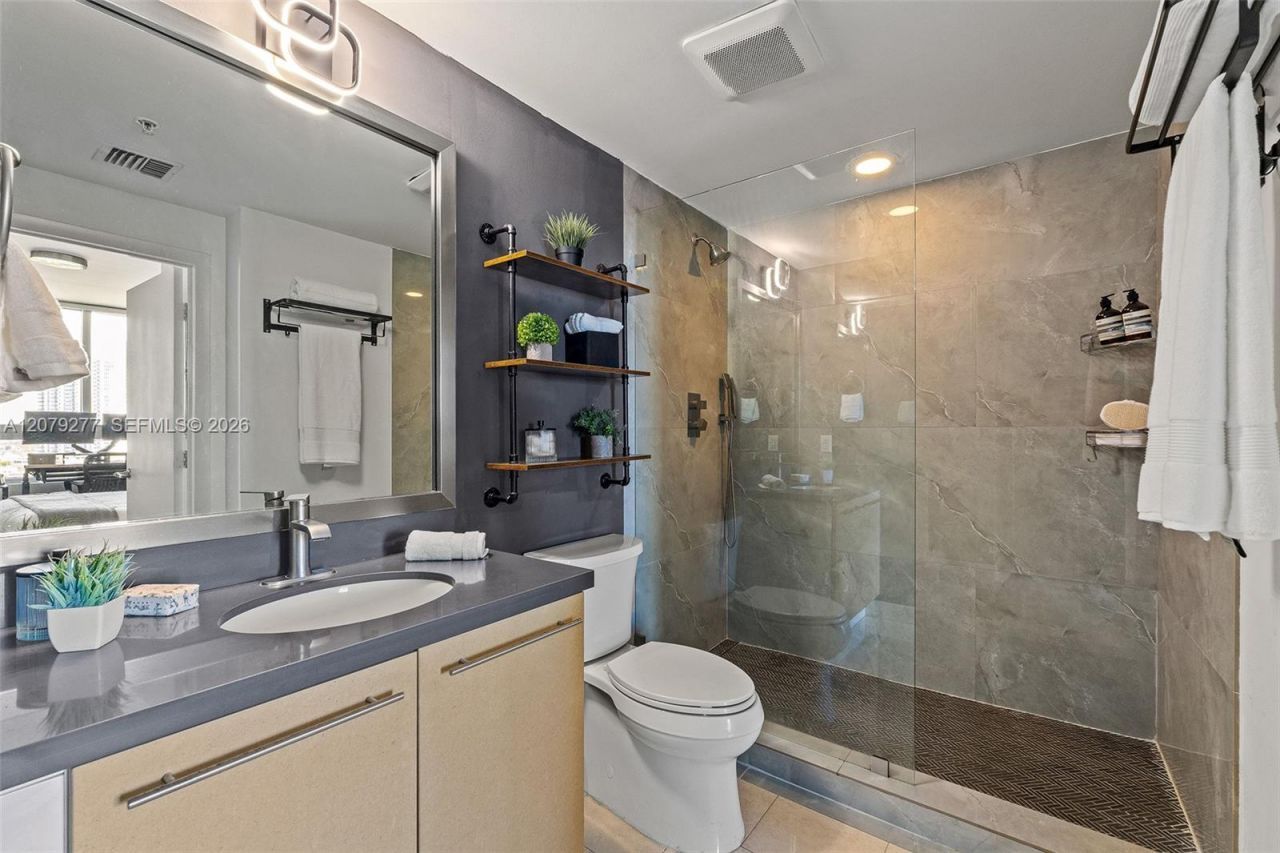 90 SW 3rd St , Unit 1506, Miami, FL 33130 Photo