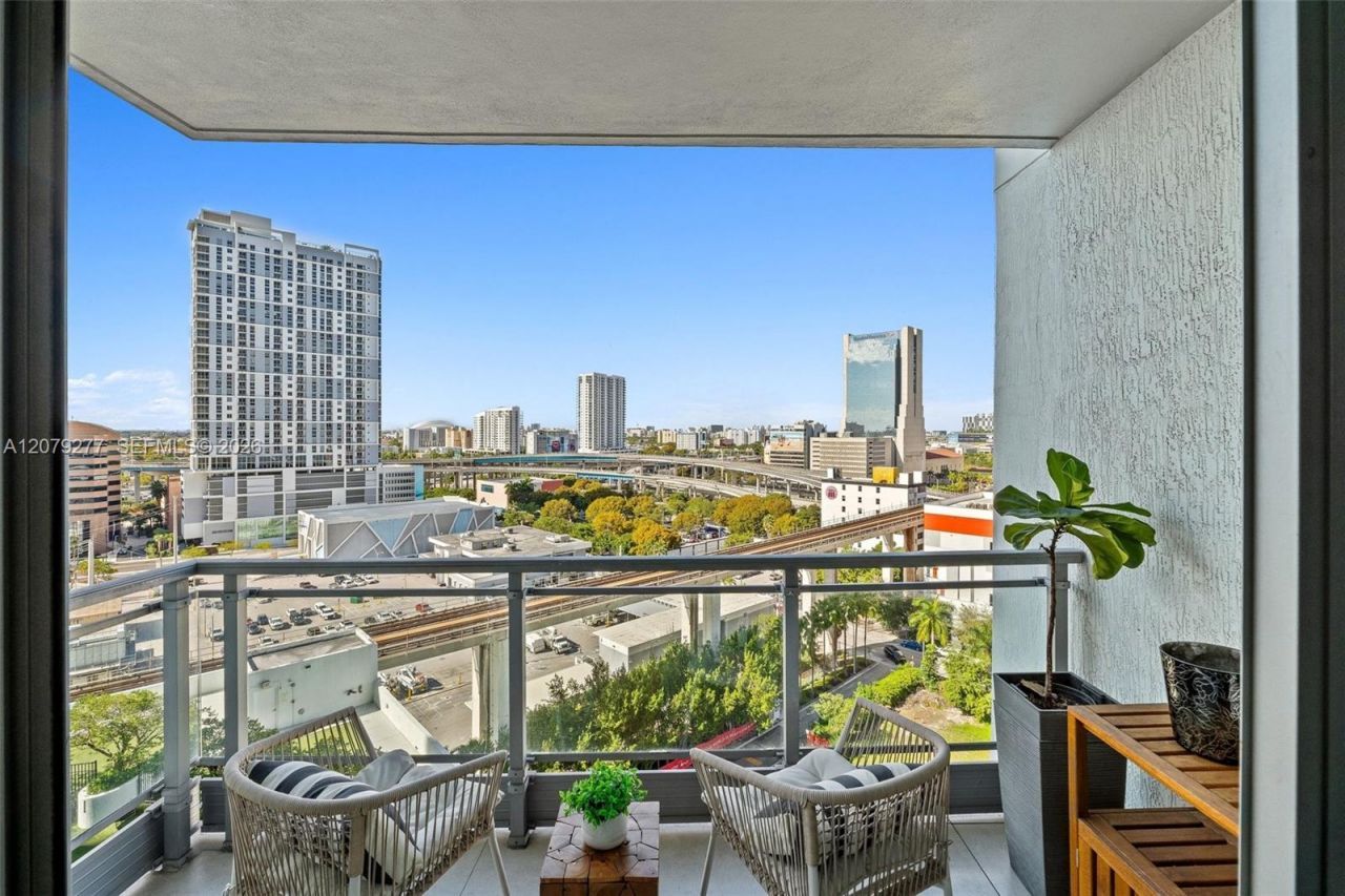90 SW 3rd St , Unit 1506, Miami, FL 33130 Photo