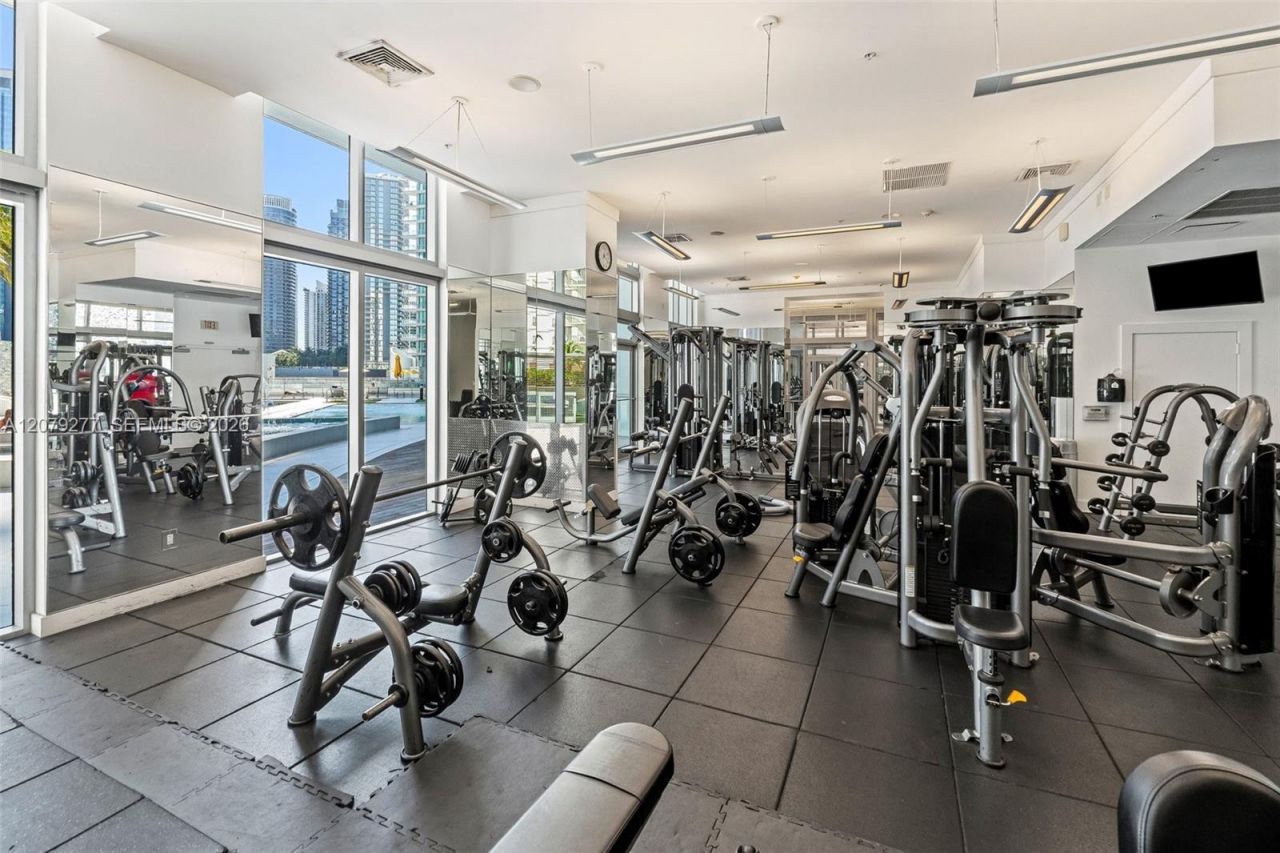 90 SW 3rd St , Unit 1506, Miami, FL 33130 Photo