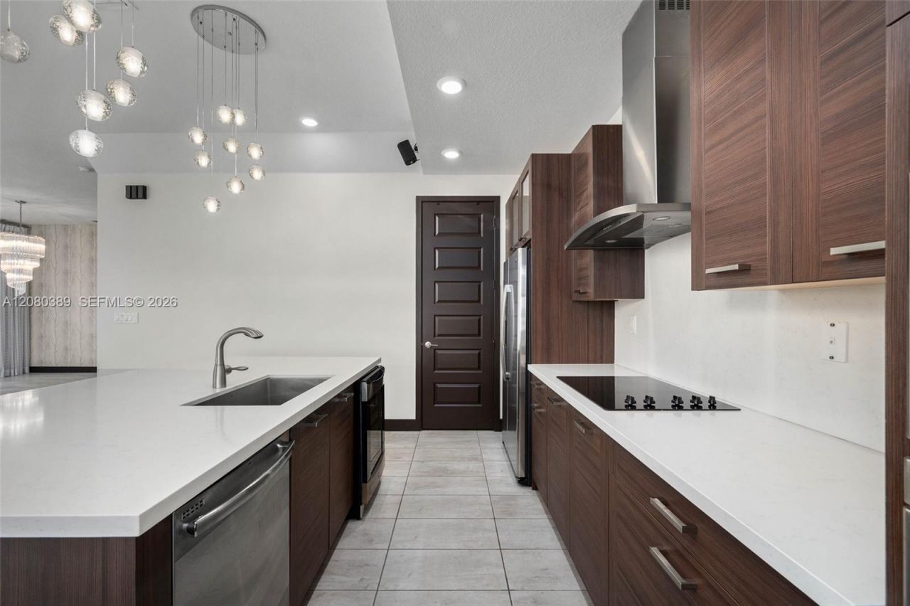15742 NW 88th Ave, Miami Lakes, FL 33018 Photo