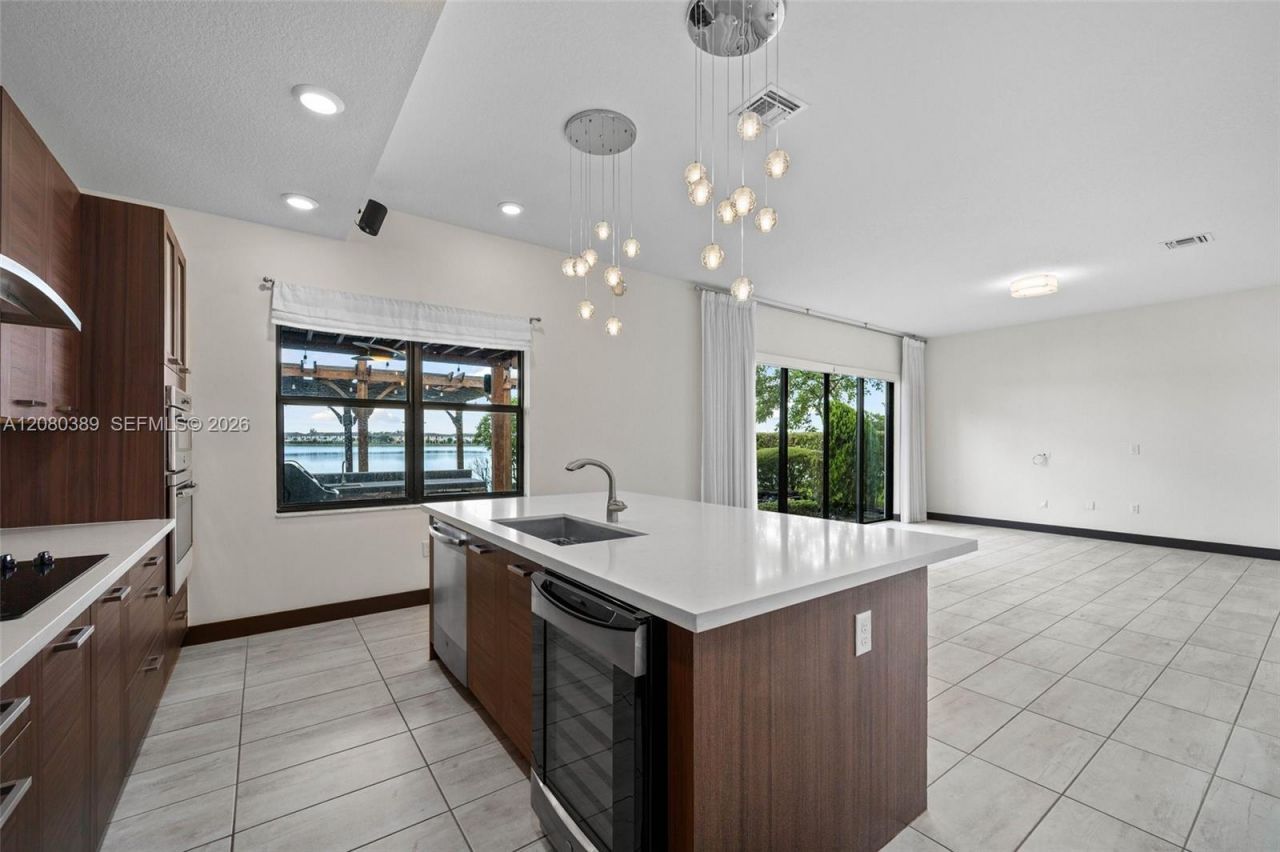 15742 NW 88th Ave, Miami Lakes, FL 33018 Photo