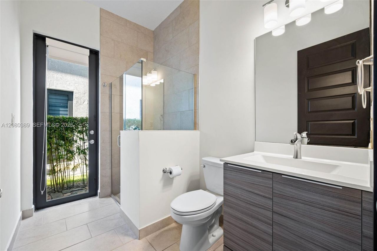 15742 NW 88th Ave, Miami Lakes, FL 33018 Photo