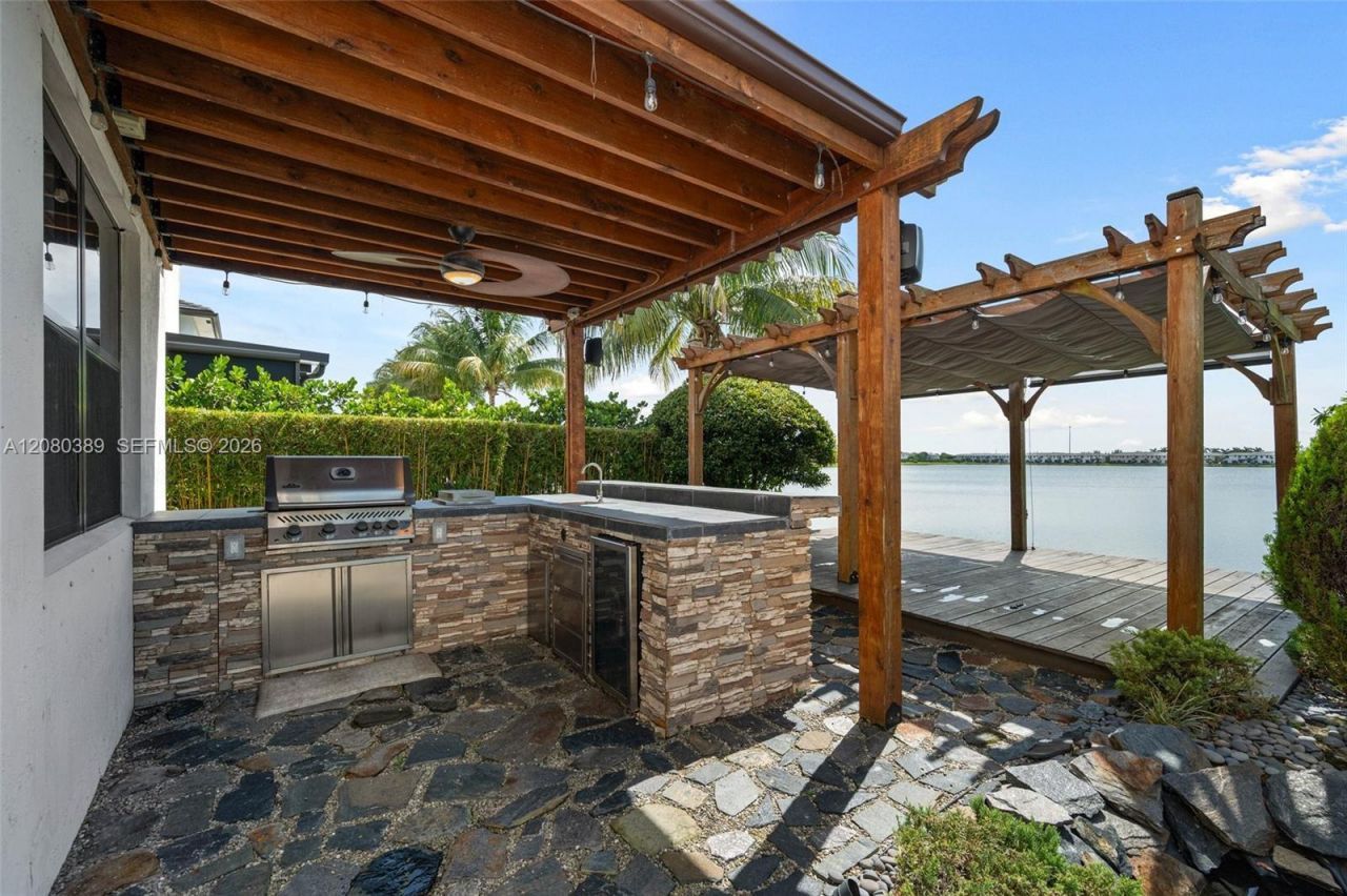 15742 NW 88th Ave, Miami Lakes, FL 33018 Photo