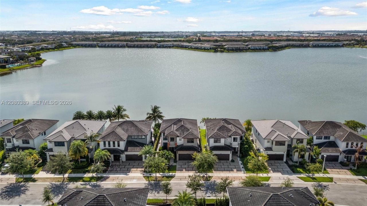 15742 NW 88th Ave, Miami Lakes, FL 33018 Photo
