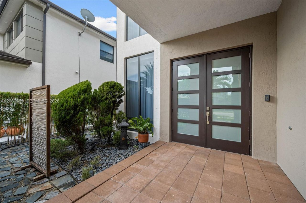 15742 NW 88th Ave, Miami Lakes, FL 33018 Photo