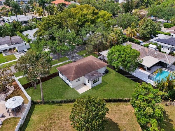 2125 Alamanda Dr , North Miami, FL 33181