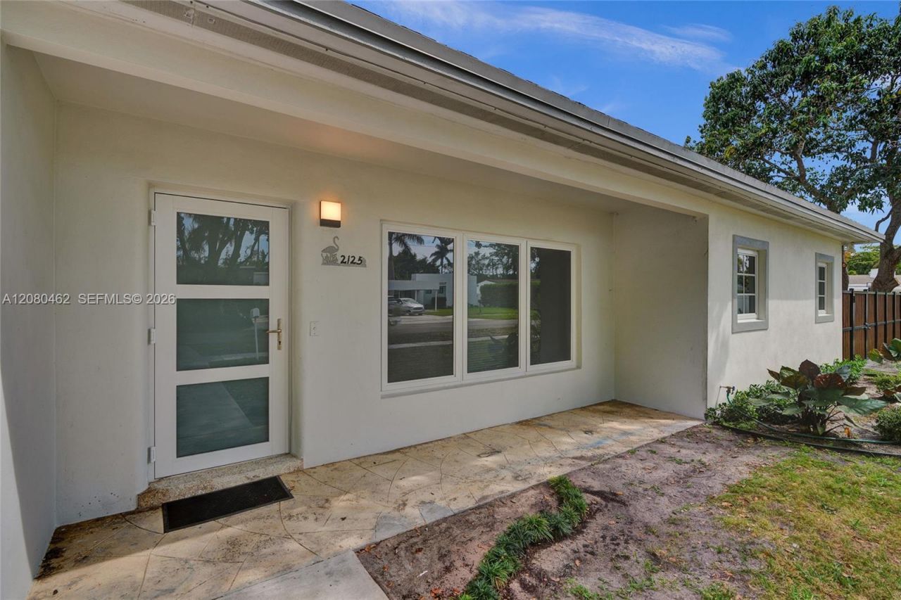 2125 Alamanda Dr, North Miami, FL 33181 Photo