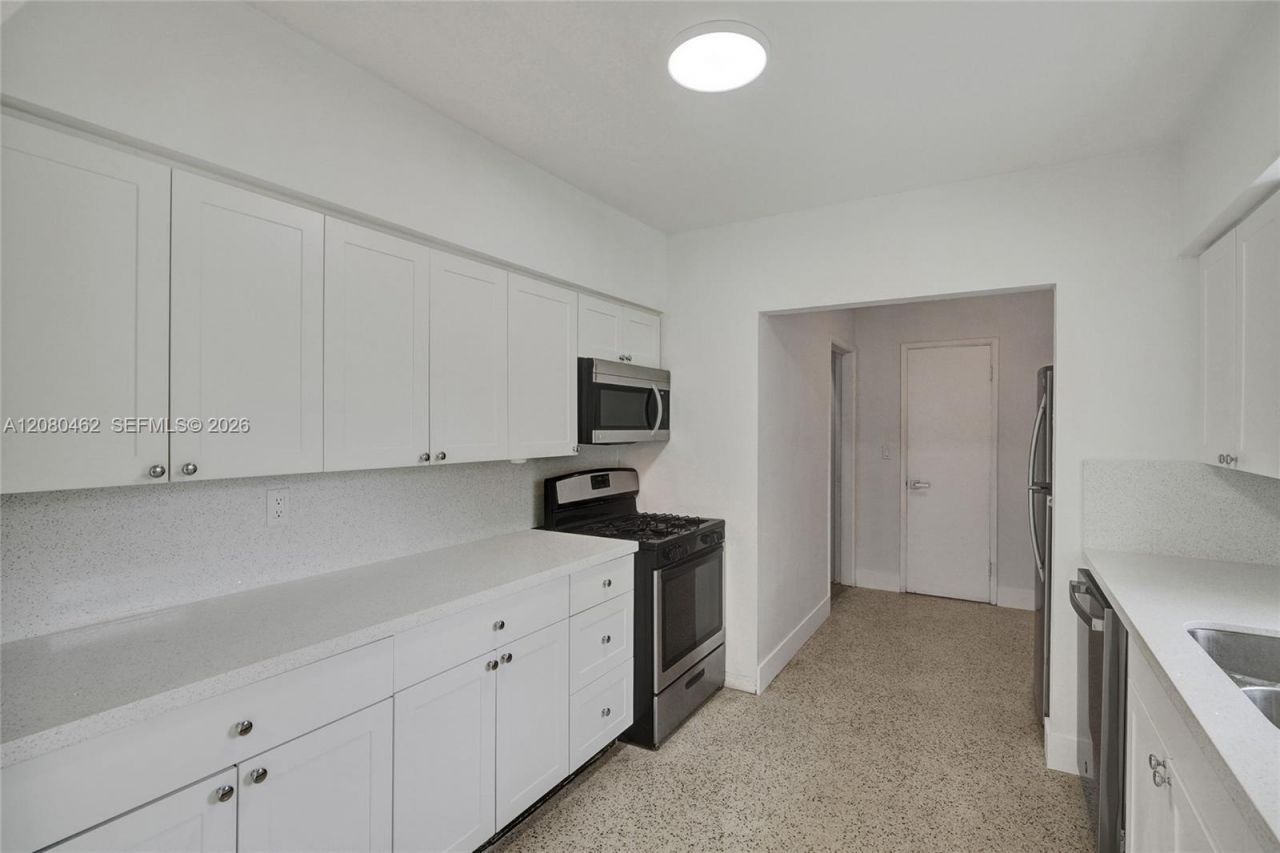 2125 Alamanda Dr, North Miami, FL 33181 Photo