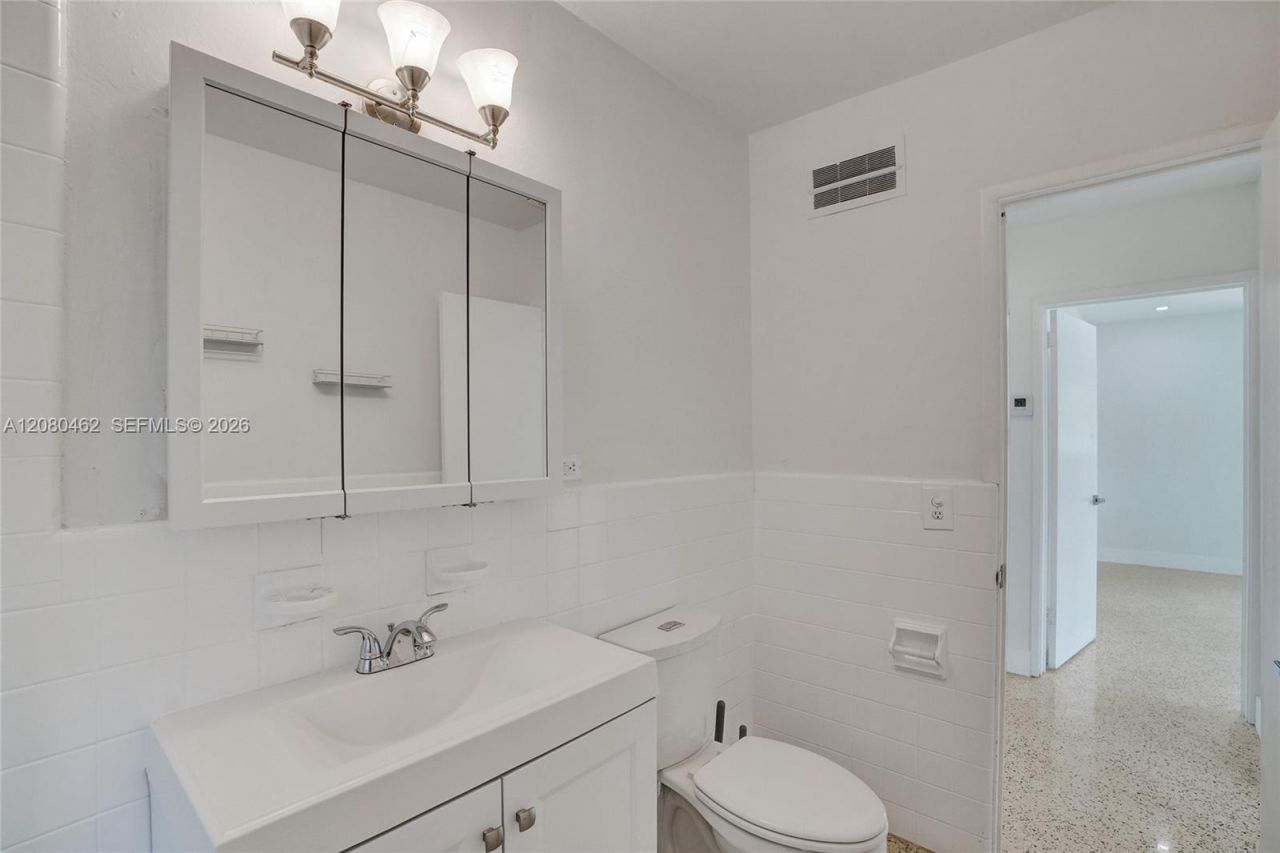 2125 Alamanda Dr, North Miami, FL 33181 Photo