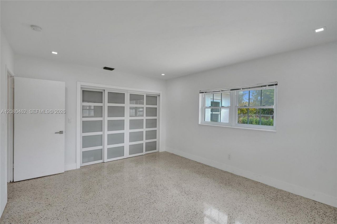2125 Alamanda Dr, North Miami, FL 33181 Photo
