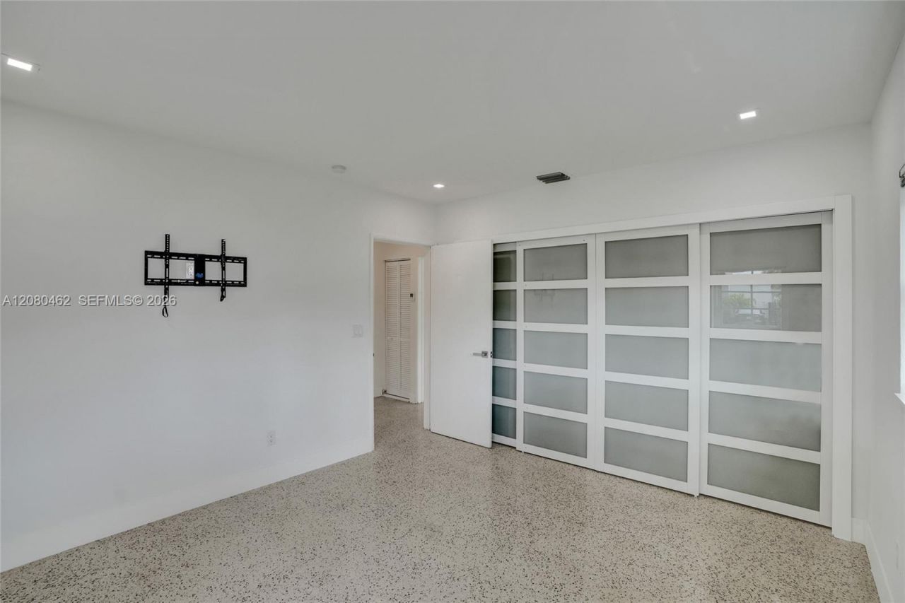 2125 Alamanda Dr, North Miami, FL 33181 Photo