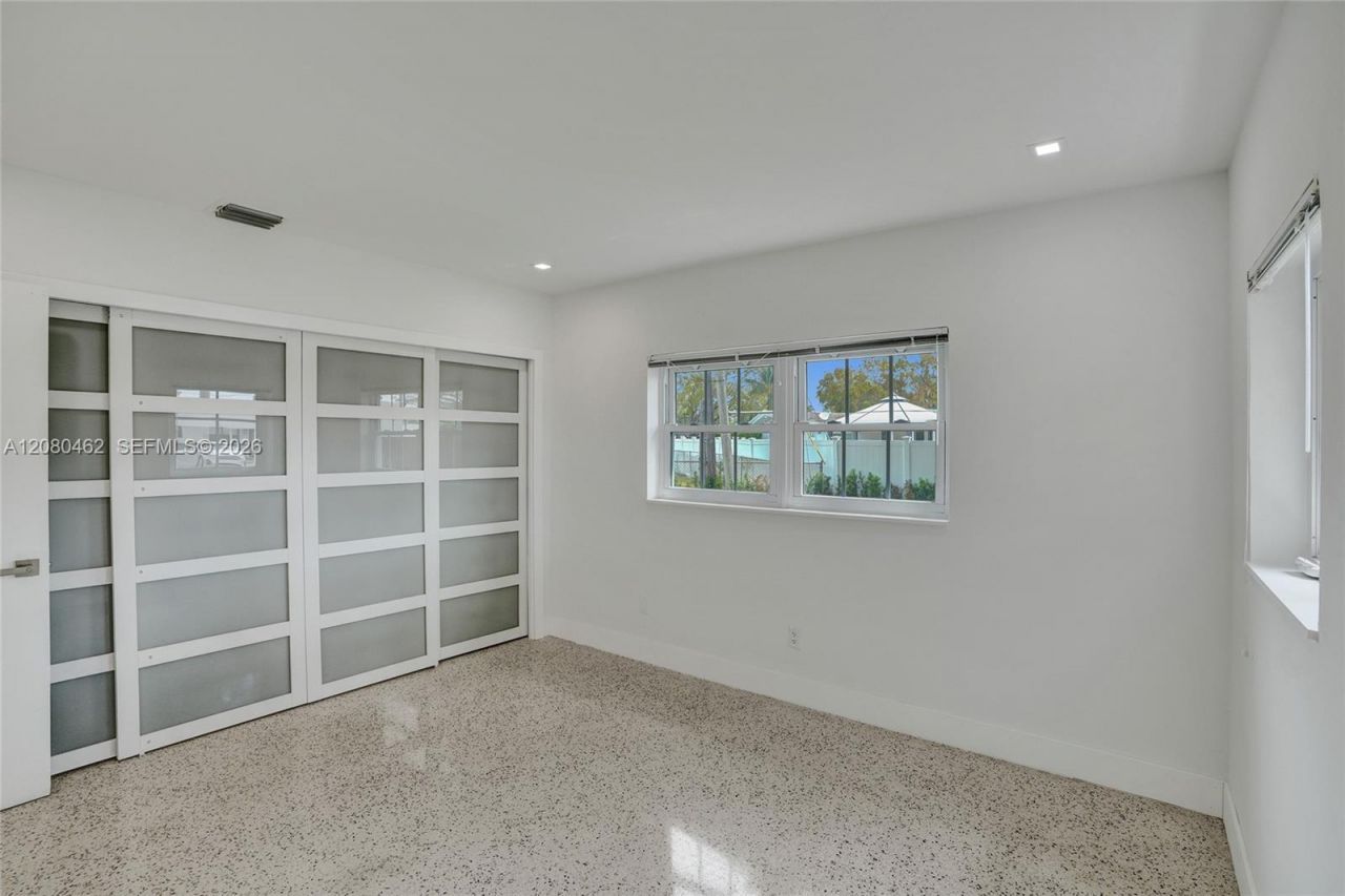 2125 Alamanda Dr, North Miami, FL 33181 Photo