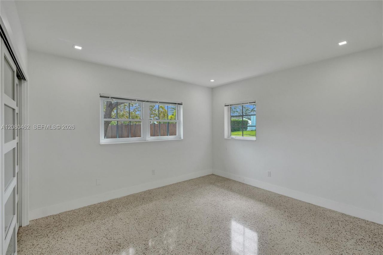 2125 Alamanda Dr, North Miami, FL 33181 Photo