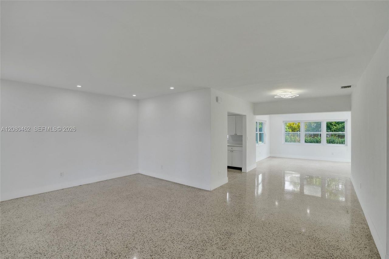 2125 Alamanda Dr, North Miami, FL 33181 Photo