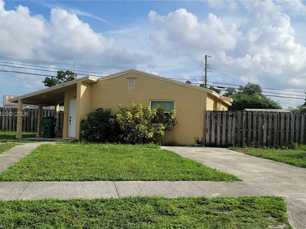2400 NW 152nd St , Miami Gardens, FL 33054