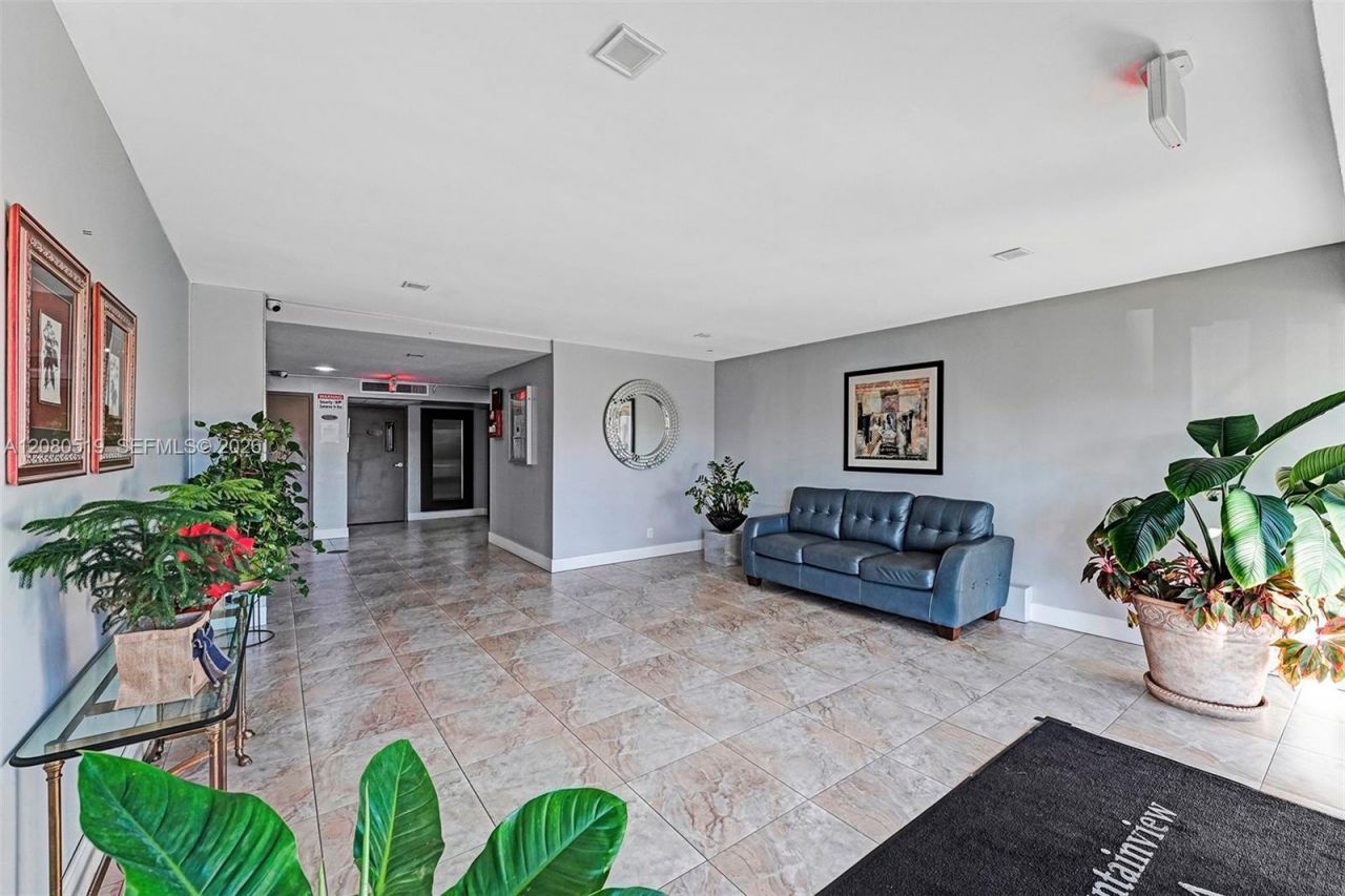 1400 NE 169th St , Unit 305, Miami, FL 33162 Photo