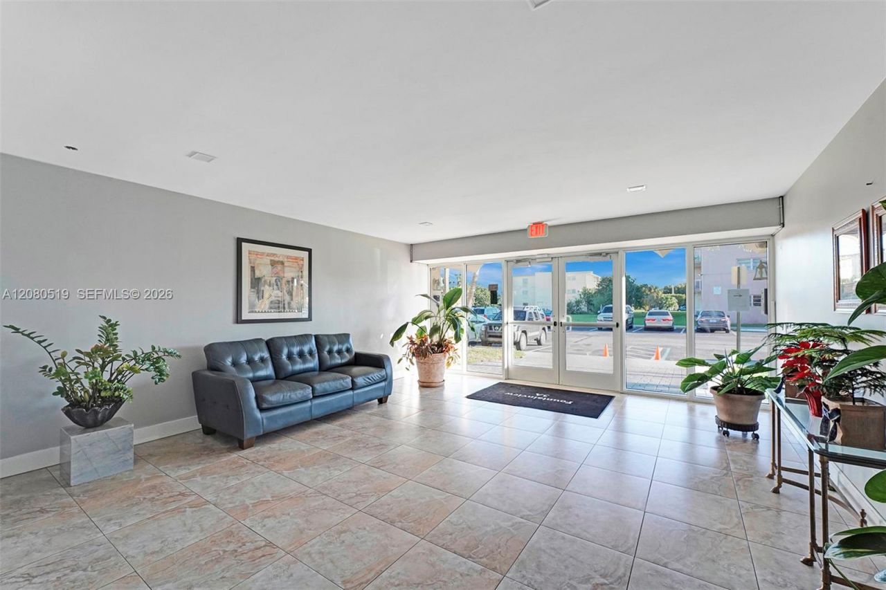 1400 NE 169th St , Unit 305, Miami, FL 33162 Photo