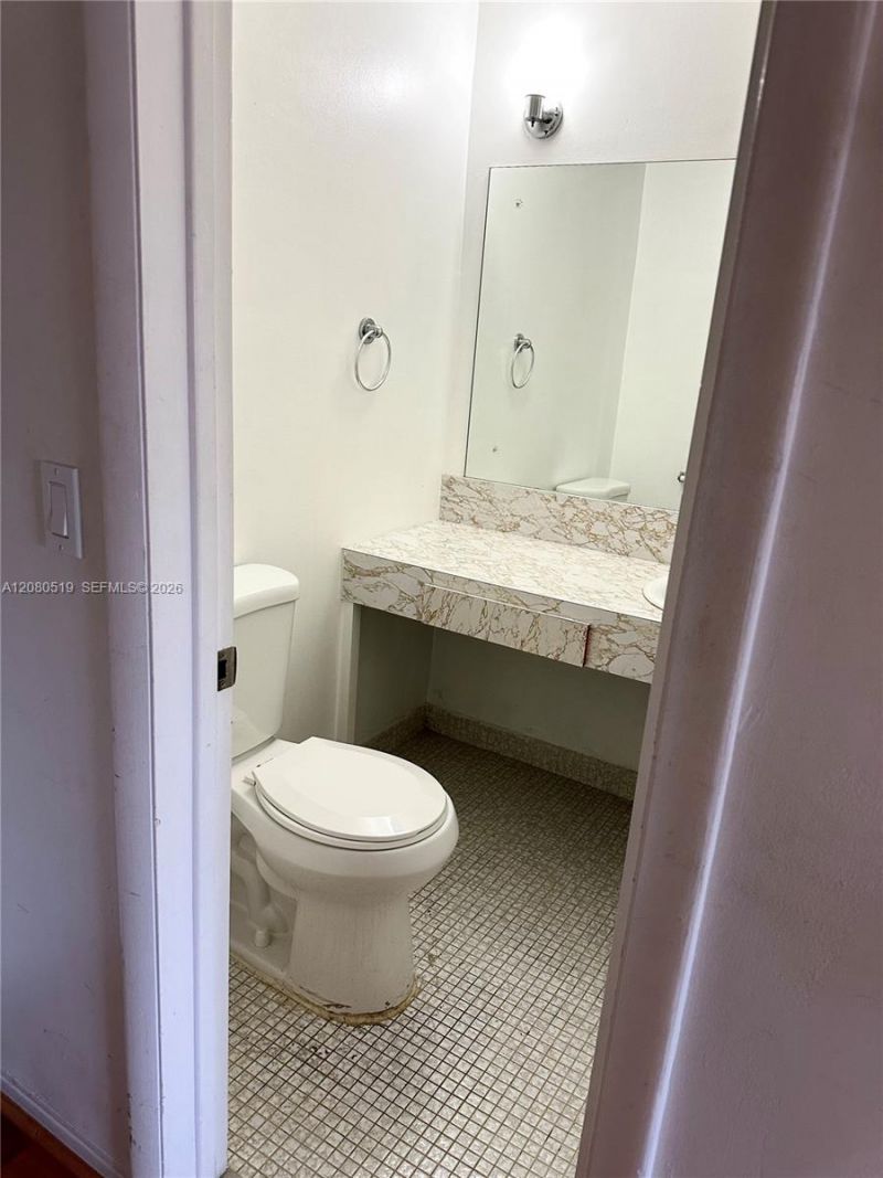 1400 NE 169th St , Unit 305, Miami, FL 33162 Photo