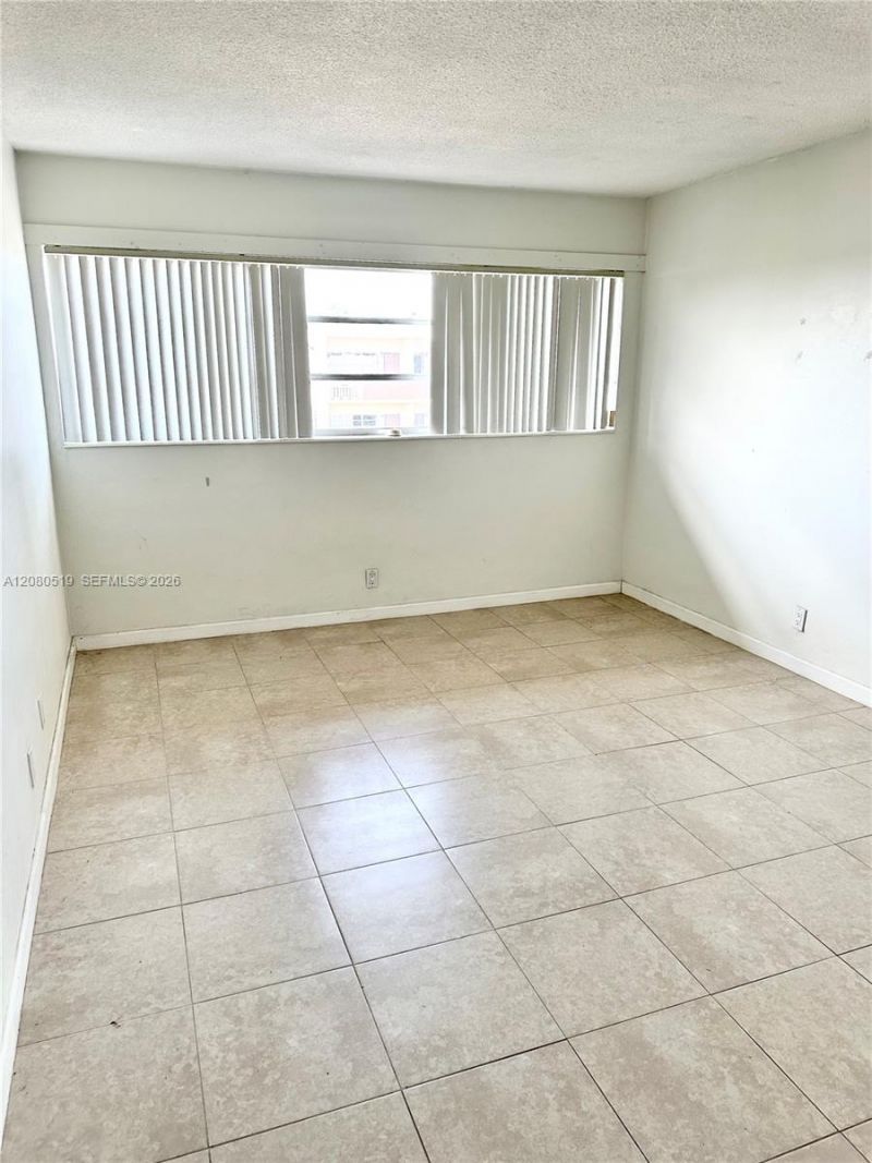1400 NE 169th St , Unit 305, Miami, FL 33162 Photo