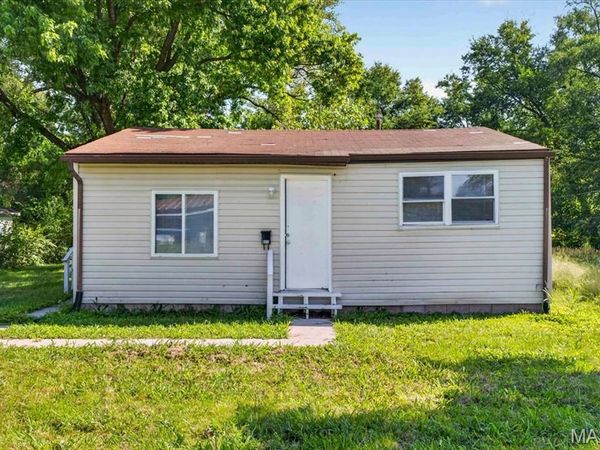 811 Sparks Avenue , Cahokia, IL 62206