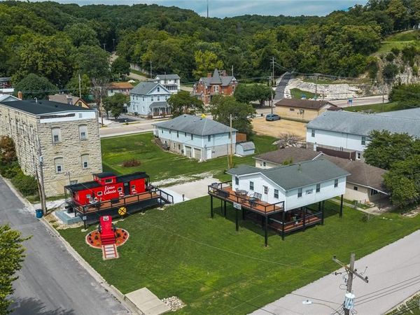 406 E Water St, Grafton, IL 62052
