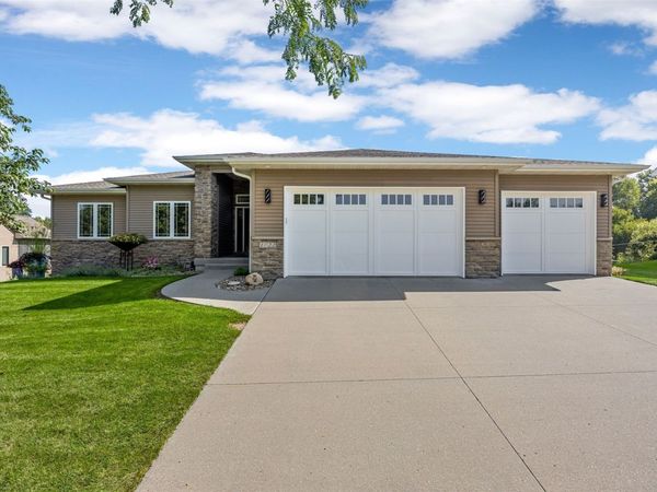 1722 Lake Shore Dr , Iowa City, IA 52246
