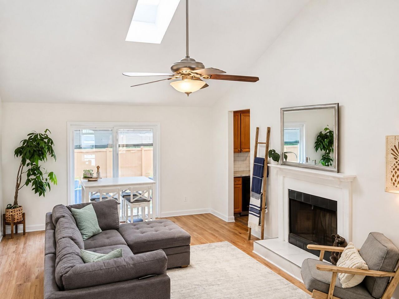 1129 Astor Drive Photo 4