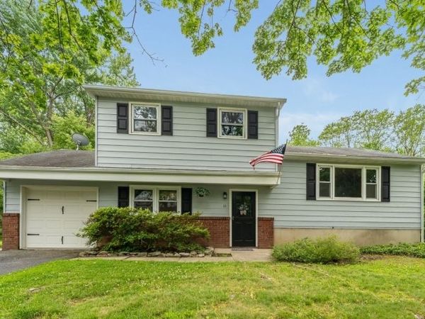 10 Lynnfield Ter, Lopatcong, NJ 08865