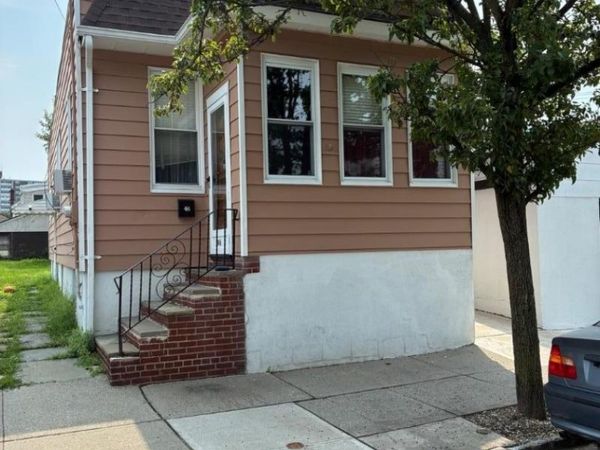 46 Lake St, Belleville, NJ 07109