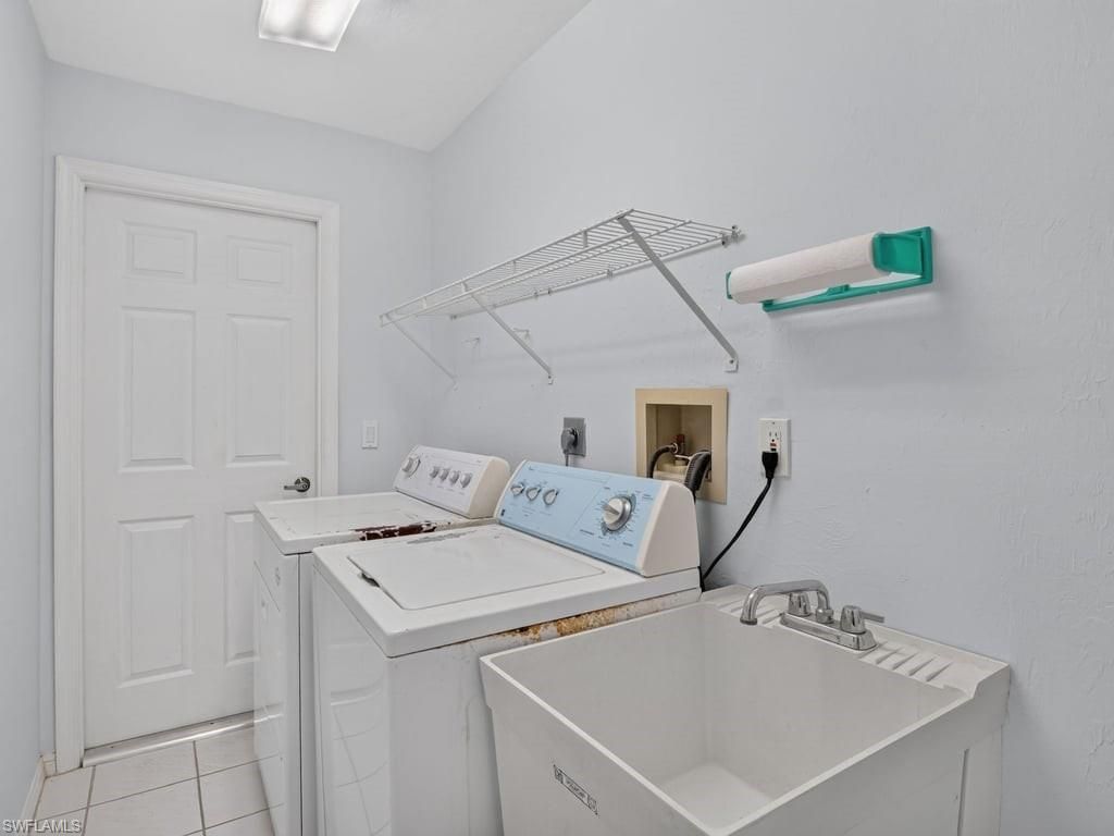 1302 SE 12th Ter , Cape Coral, FL 33990 Photo