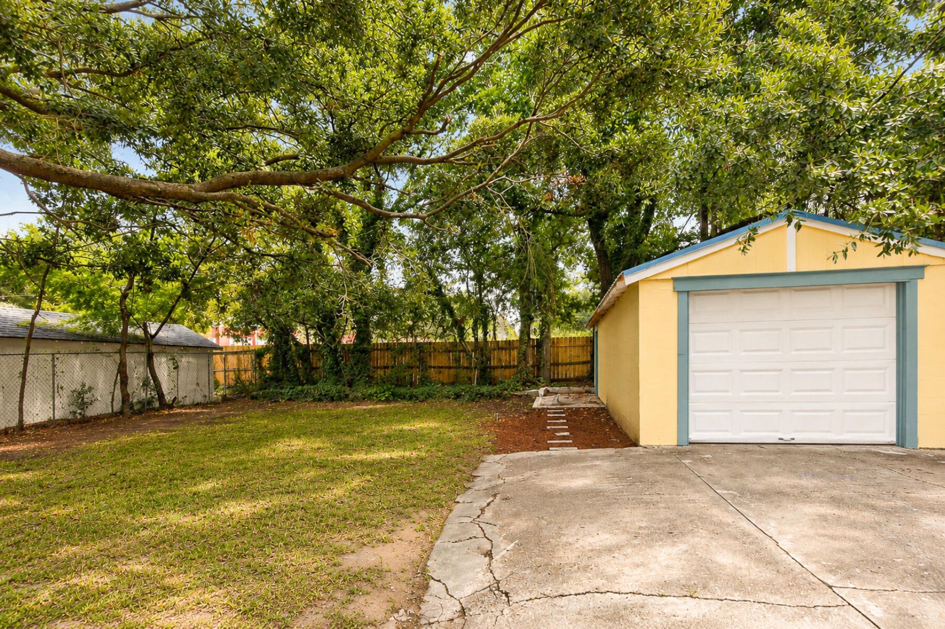 2119 Thornlee Drive Photo 6