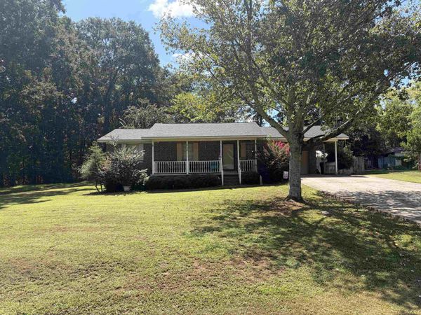 122 Franklin Estates Dr, Russellville, AL 35653