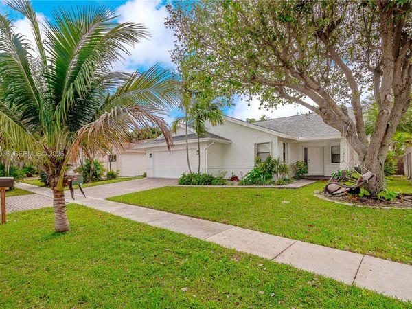 216 SE 9th St , Dania Beach, FL 33004