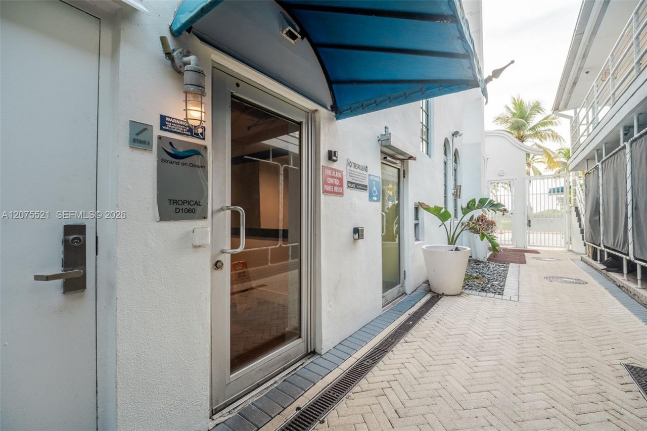 1060 Ocean Dr, Unit D204, Miami Beach, FL 33139 Photo