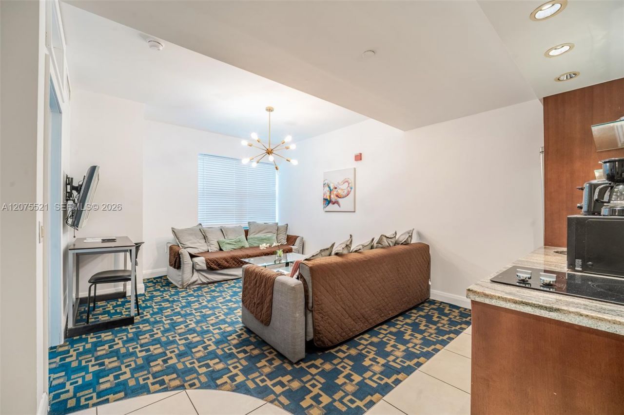 1060 Ocean Dr, Unit D204, Miami Beach, FL 33139 Photo