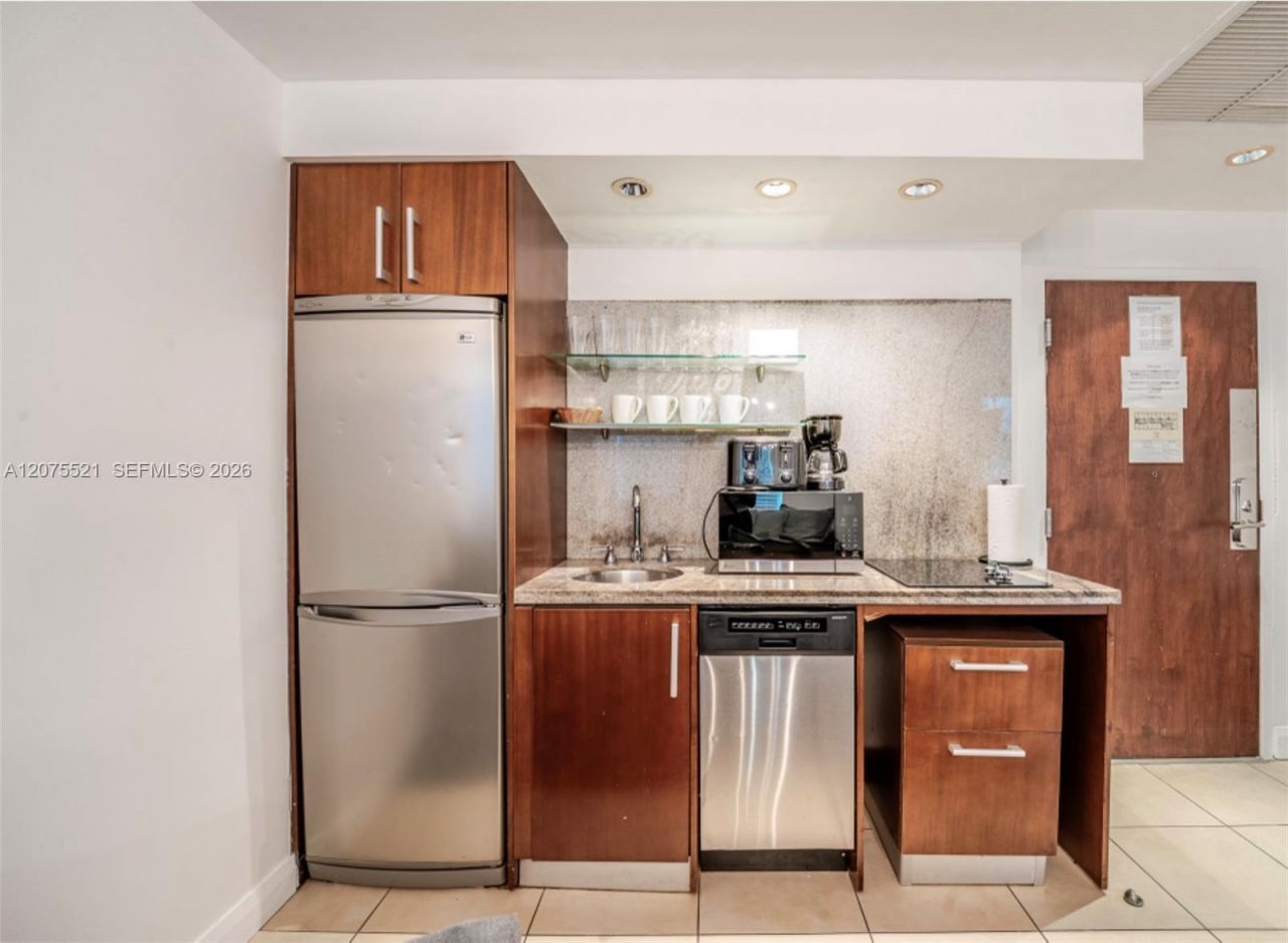 1060 Ocean Dr, Unit D204, Miami Beach, FL 33139 Photo