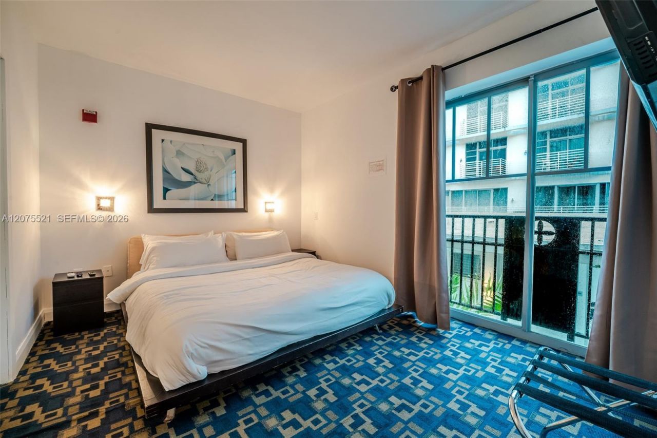 1060 Ocean Dr, Unit D204, Miami Beach, FL 33139 Photo